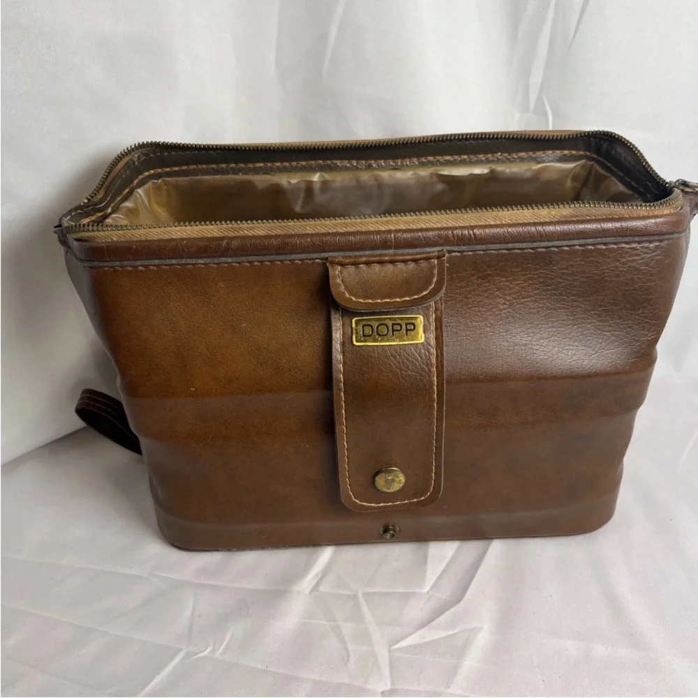 VTG MCM Original Collapsible Faux Leather Zippered Gentleman’s Toiletry Dopp Kit